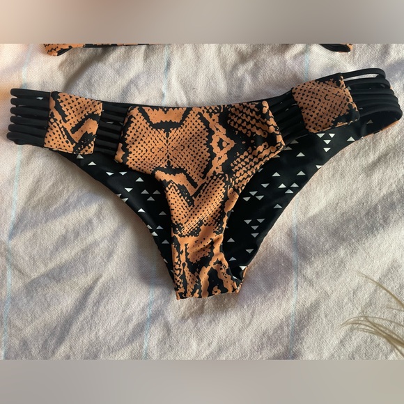 Rip Curl Reversible Mirage bikini - Picture 2 of 9